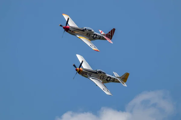 Rochester Usa 2019 P51 Mustangs Flying Unison Rochester Airshow 로열티 프리 스톡 이미지