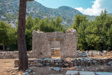 Olimpos kalıntıları antik şehir, Antalya 'nın Lycia yolu üzerindeki antik Yunan ve Roma kenti