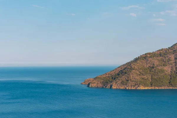 Adrasan 'da deniz ve gökyüzü manzarası, deniz ve gökyüzünün birleştiği adrasan dağları, Antalya Türkiye