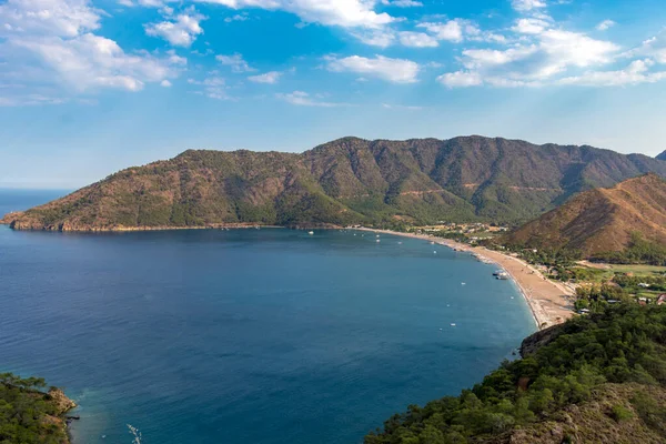 Adrasan sahilleri, deniz mavisi ve körfez, Akdeniz kıyıları, Adrasan kalesinden hava manzarası. Antalya Türkiye