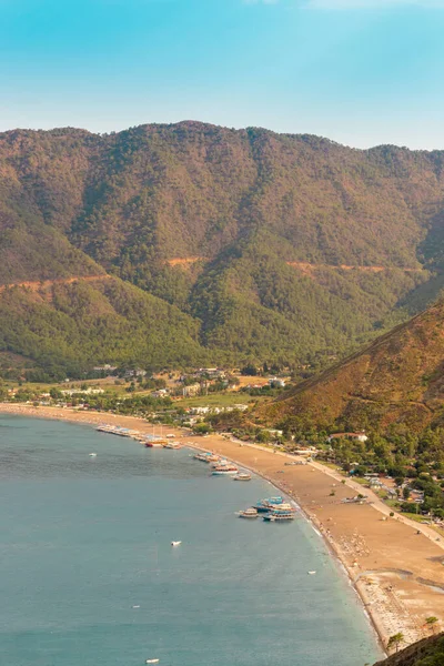 Adrasan sahilleri, deniz mavisi ve körfez, Akdeniz kıyıları, Adrasan kalesinden hava manzarası. Antalya Türkiye
