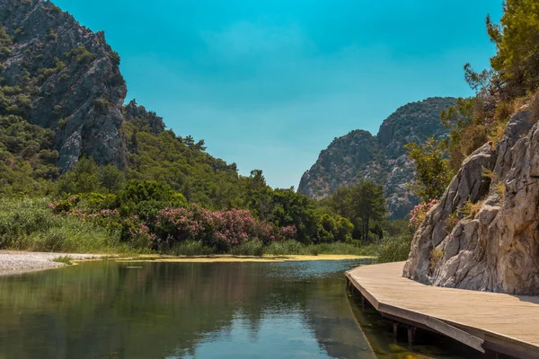 Olimpos Şehri, Olimpos dağlarından akan nehrin güzel manzarası Cirali, Kemer, Antalya