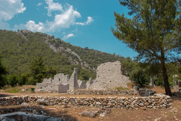 Olimpos kalıntıları antik şehir, Antalya 'nın Lycia yolu üzerindeki antik Yunan ve Roma kenti