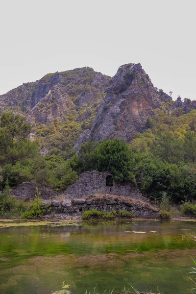 Olimpos kalıntıları antik şehir, Antalya 'nın Lycia yolu üzerindeki antik Yunan ve Roma kenti