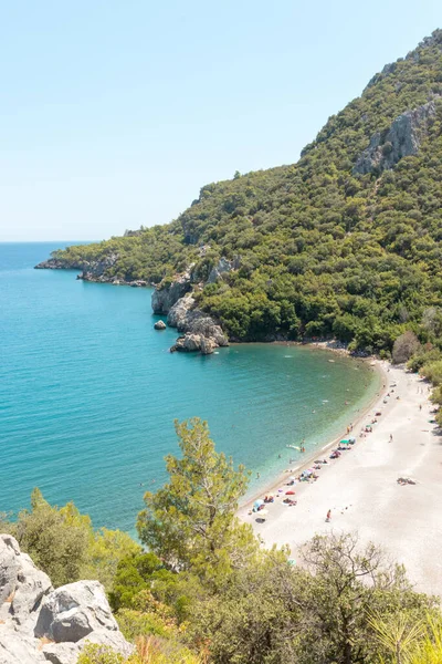 Tarihi şehir, Olimpos Denizi ve Plajı (Olimpos). Lycian tarzının bir parçası. Yukarıdan ve Akdeniz 'den sahil manzarası. Kemer, Antalya, Türkiye