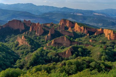 Castilla Leon, İspanya 'nın Bierzo bölgesindeki Medulas' ın güzel manzarası.
