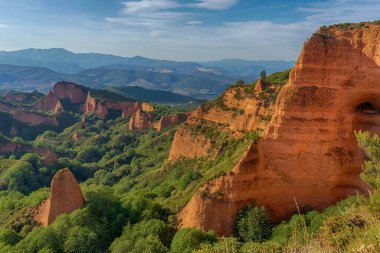 Castilla Leon, İspanya 'nın Bierzo bölgesindeki Medulas' ın güzel manzarası.