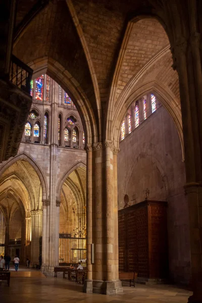 스페인 레온에 아름다운 대성당 내부의 — 스톡 사진