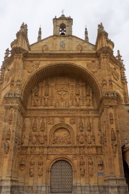 İspanya 'nın Salamanca eyaletindeki San Esteban manastırının perade' si..