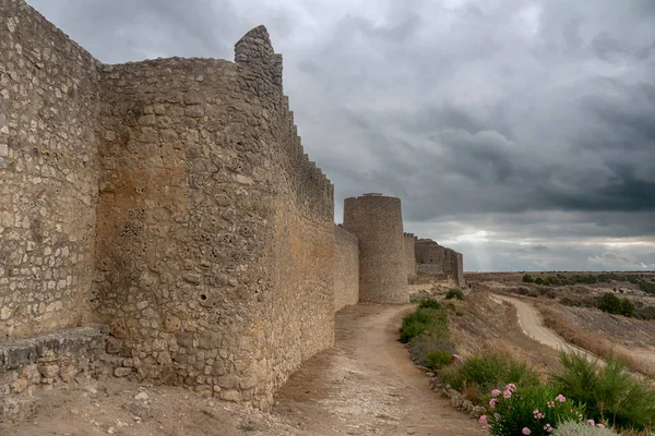 西班牙瓦拉多利德省乌鲁埃亚城堡城墙 — 图库照片