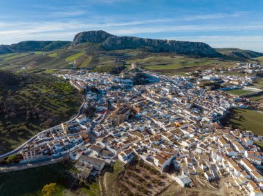 İspanya 'nın Malaga eyaletinde yer alan Caete la Real kırsalının manzarası