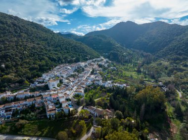 Benamahoma belediyesi, İspanya 'nın Cadiz eyaletine bağlı beyaz köylerin komarcasına bağlı.