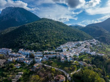 Benamahoma belediyesi, İspanya 'nın Cadiz eyaletine bağlı beyaz köylerin komarcasına bağlı.