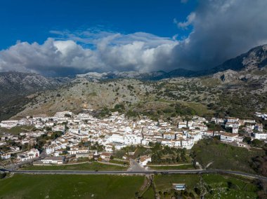İspanya 'nın Cadiz iline bağlı beyaz köylerin yoldaşlığına bağlı Benaocaz belediyesi