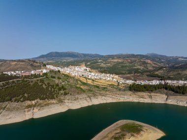 İspanya 'nın Cordoba ili İznajar belediyesinin manzarası