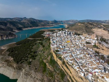 İspanya 'nın Cordoba ili İznajar belediyesinin manzarası
