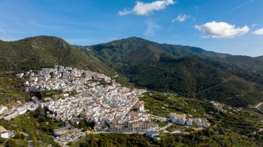 İspanya 'nın Malaga ili Ojen belediyesinin hava manzarası