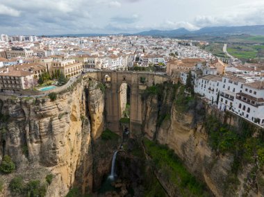 İspanya 'nın Malaga eyaletindeki muazzam Ronda kentinin hava manzarası