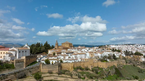 Вид Монументальне Місто Ронда Його Стародавніми Міськими Мурами Іспанія — стокове фото