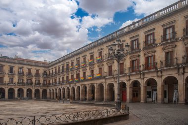 İspanya 'nın Vitoria-Gasteiz şehrinden geçeceğiz.