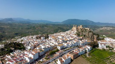 İspanya 'nın Cadiz kentindeki Olvera belediyesinin havadan görünüşü.