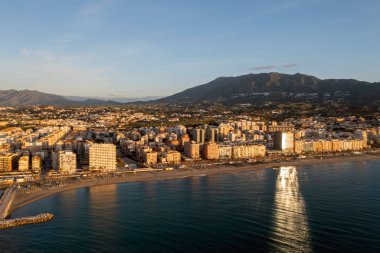 Fuengirola, Endülüs 'ün merkezindeki kumsal manzarası