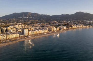 Fuengirola, Endülüs 'ün merkezindeki kumsal manzarası