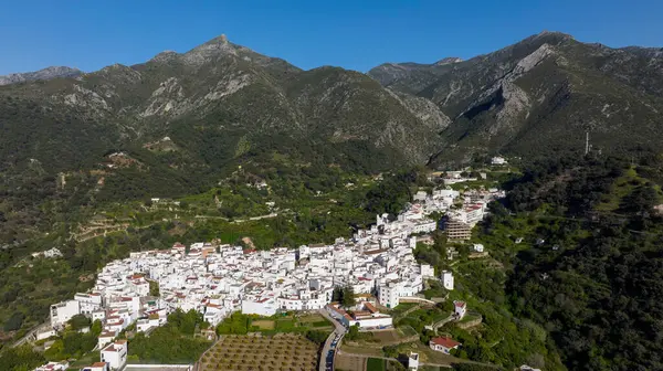 İspanya 'nın Malaga eyaletindeki Istan belediyesinin hava manzarası