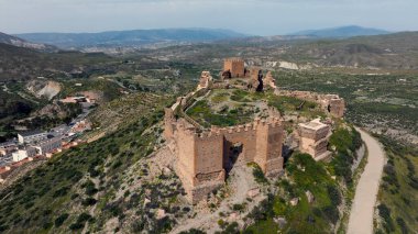 İspanya 'nın Almerya ilindeki Tabernas kalesi veya alcazaba manzarası