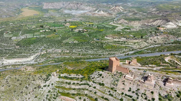 İspanya 'nın Almerya ilindeki Tabernas kalesi veya alcazaba manzarası.