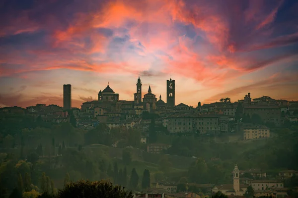 Gün Batımında Eski Bergamo Nun Ufuğu — Stok fotoğraf