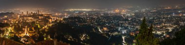 Akşamları antik Bergamo kenti.