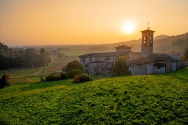 Gün batımında astno manastırı