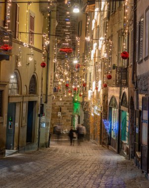 Bergamo sokakları Noel tatili için aydınlatıldı