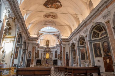 Bergamo İtalya: 12 Nisan 2022: San Pancrazy Kilisesi, Bergamo şehrinin üst kesiminde yer alan bir Katolik ibadethanesidir.