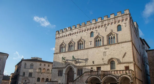 Perugia 'daki Piazza della Signoria' daki Palazzo Balducci Sarayı