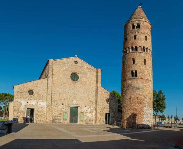 Der Charakteristische Kirchturm Der Kathedrale Von Caorle — Stockfoto