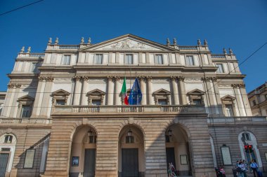 Milan İtalya 29 Haziran 2022: Milano 'daki Teatro alla Scala, dünyanın en ünlü opera salonlarından biri.