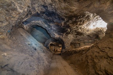 Dossena eski madenleri