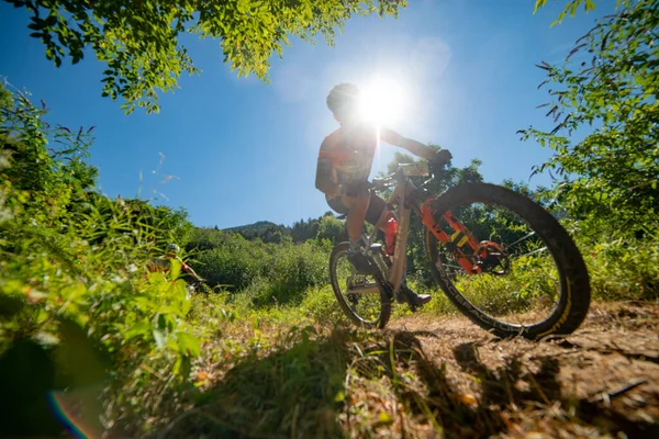 Rovetta Italy Липня 2022 Велосипедисти Подорожують Складних Стежках Гірських Велосипедах — стокове фото