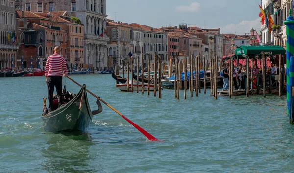 Venedig Italien September 2022 Gondola Som Transporterar Turister Semester Venedig — Stockfoto