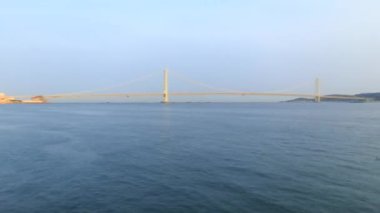 Gün batımından önce köprüden geçen gemilerin hızlandırılması