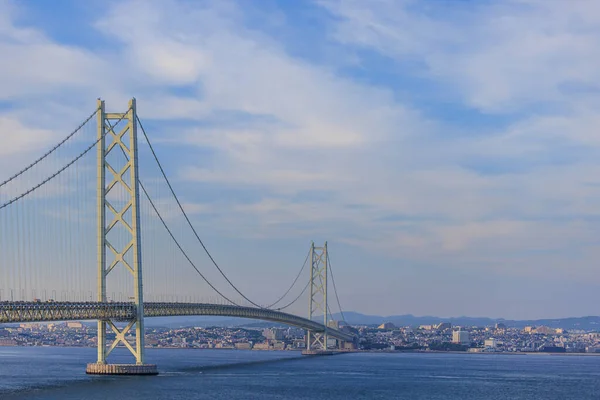 Light clouds over Akashi Kaikyo, the longest suspension bridge in the world — Stock Photo, Image