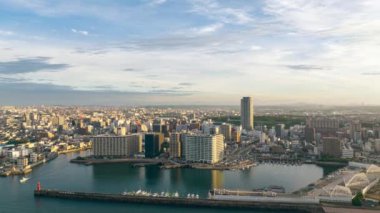 Tekneler sabah erkenden küçük Akashi City limanından ayrılıyor. Yüksek kalite 4k görüntü