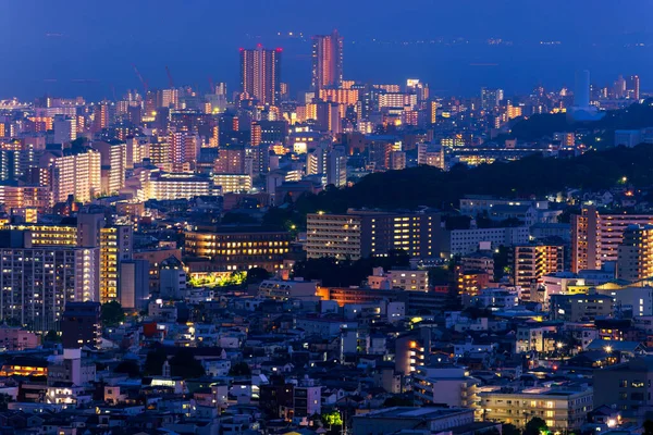 Luzes Cidade Alastrando Encosta Hora Azul Foto Alta Qualidade — Fotografia de Stock