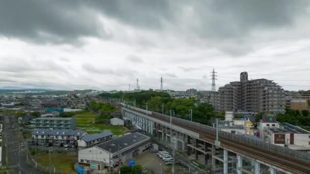 Timelapse Aéreo Nubes Tormenta Gris Mueven Sobre Las Vías Del — Vídeos de Stock