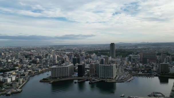 Volando Sobre Agua Dejando Centro Akashi Por Mañana Temprano Imágenes — Vídeos de Stock