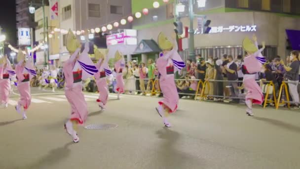 Tokushima Japan August 2022 Dancers Wearing Pink Kimonos Move Street — 图库视频影像