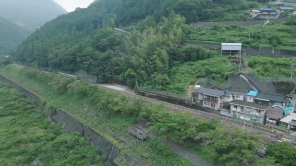 Train Arrives Oboke Station Small Mountain Village Yoshino River High — ストック動画