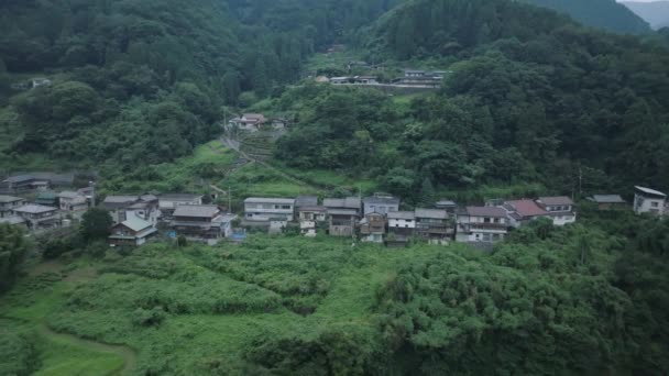 Slide Small Mountain Village Green Landscape High Quality Footage — Wideo stockowe